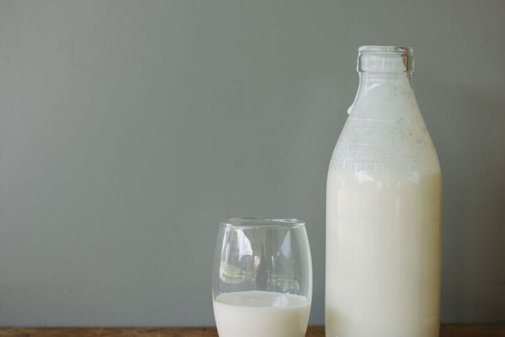 Kefir to zdrowy napój, który zaleca się włączyć do codziennej diety.